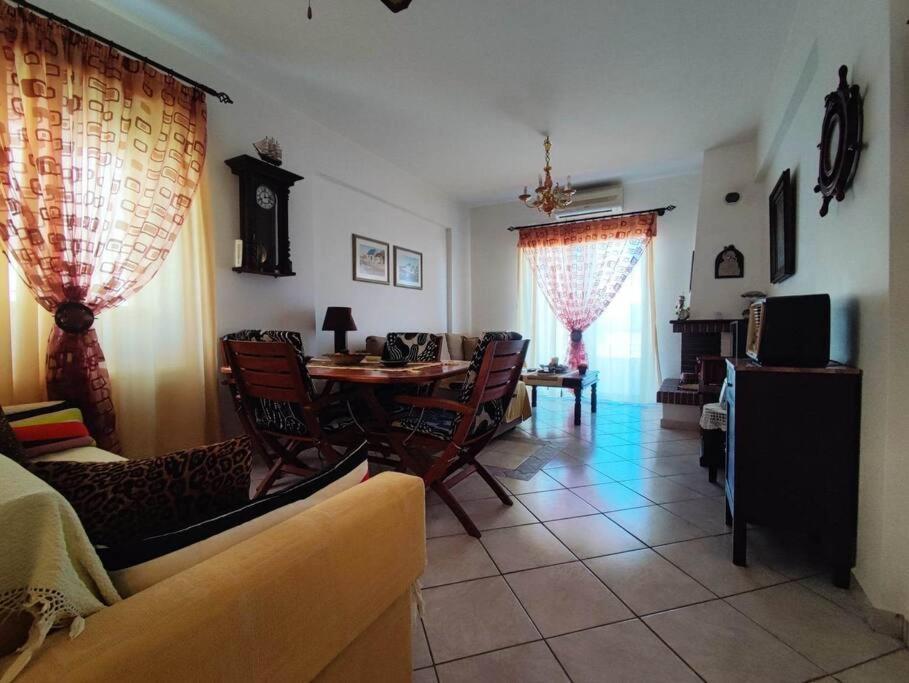 με θέα στον πευκιά Апартаменты Sykia (Corinthia)