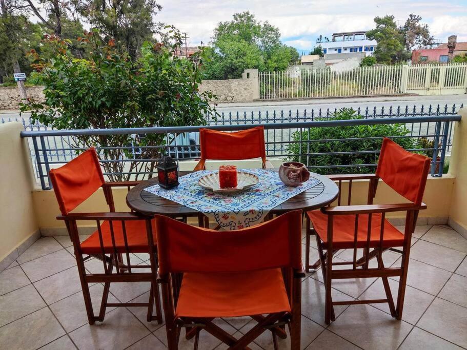 με θέα στον πευκιά Sykia (Corinthia)