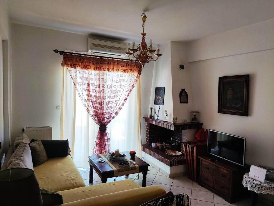 Apartment με θέα στον πευκιά Sykia (Corinthia)